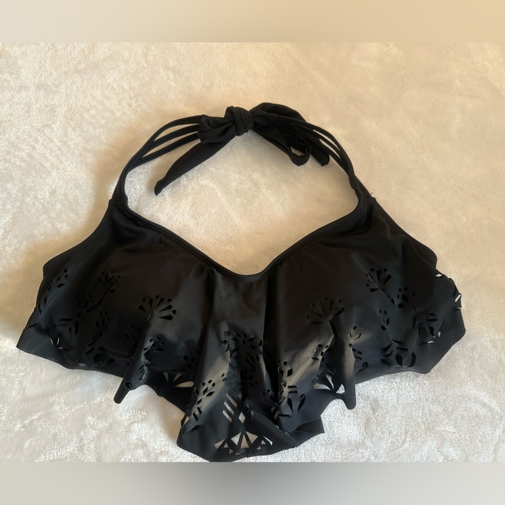 Arizona jeans 1X women’s black bikini top. Excellent condition. Flattering